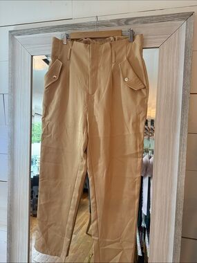 High-Waist Tan Women's Chinos with Button Flap Pockets